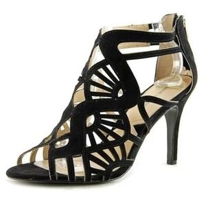 Gorgeous black Adrienne vittadini heels size 8